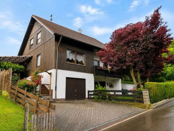 Immobilie in Glött - Freistehendes Einfamilienhaus mit Garage, Garten und vielfältigen Nutzungsmöglichkeiten in Glött - Bild 3