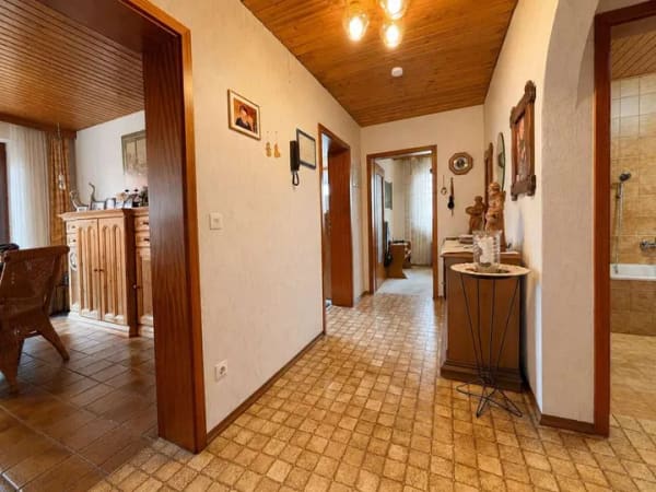 Immobilie in Glött - Freistehendes Einfamilienhaus mit Garage, Garten und vielfältigen Nutzungsmöglichkeiten in Glött - Bild 4
