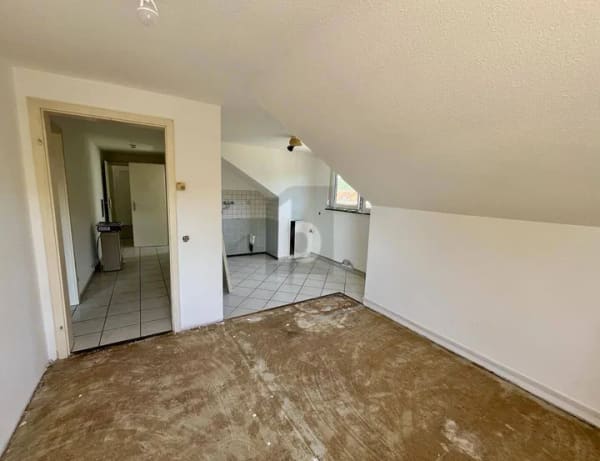 Immobilie in Wolpertswende - VIEL POTENTIAL, GEMÜTLICH MIT GARAGE UND STELLPLATZ - Bild 3