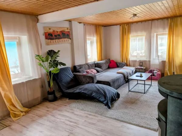 Immobilie in Gangkofen - Renoviertes EFH mit 2 Terrassen u 2 Balkonen auf kl. Grundstück - Bild 2