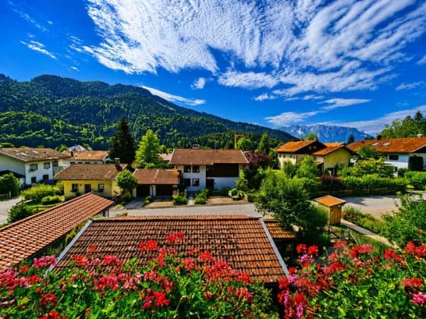 Immobilie in Aschau im Chiemgau - Charmante 2-Zimmer-Dachgeschosswohnung mit traumhaftem Panoramablick auf den Zahmen Kaiser zu verkau - Bild 3