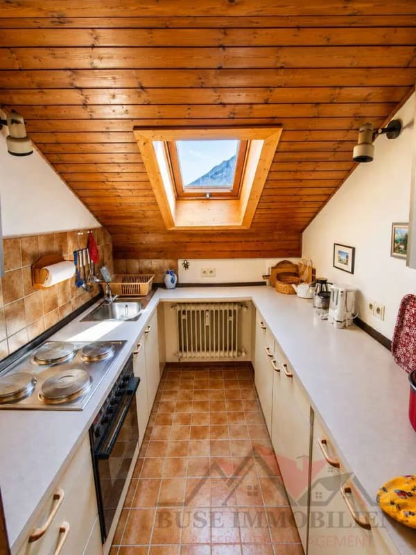 Immobilie in Aschau im Chiemgau - Charmante 2-Zimmer-Dachgeschosswohnung mit traumhaftem Panoramablick auf den Zahmen Kaiser zu verkau - Bild 4