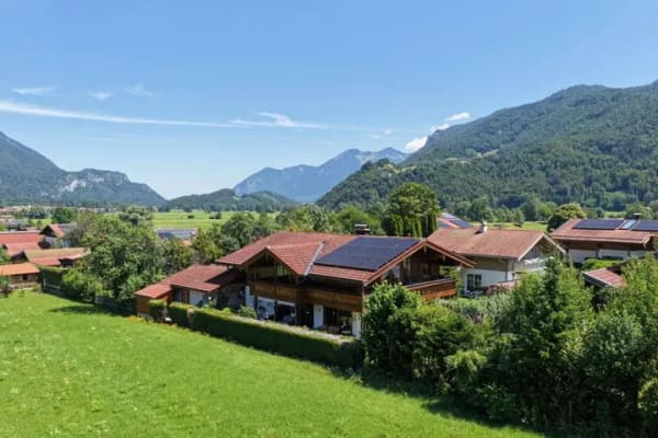 Immobilie in Schleching - Gepflegtes Zweifamilienhaus mit Bergpanorama in Schleching - Bild 0