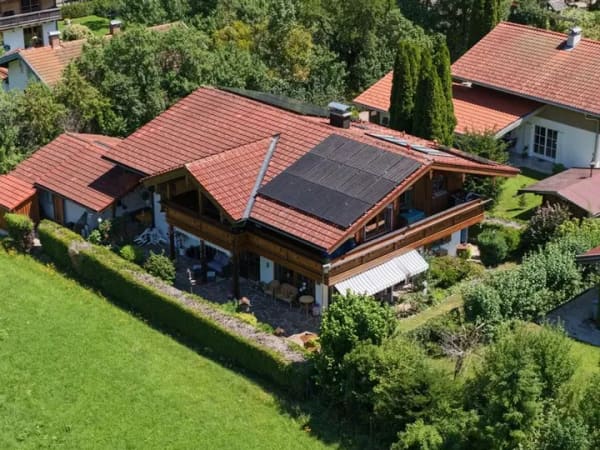 Immobilie in Schleching - Gepflegtes Zweifamilienhaus mit Bergpanorama in Schleching - Bild 1
