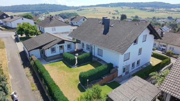 Immobilie in Staufenberg - Hochwertiges Zweifamilienhaus, gehobene Ausstattung, Ausbaupotential, traumhafter Ausblick - Bild 0