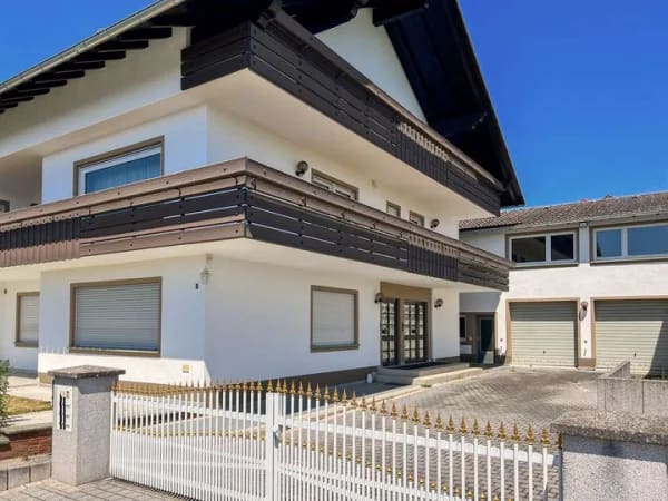 Immobilie in Staufenberg - Hochwertiges Zweifamilienhaus, gehobene Ausstattung, Ausbaupotential, traumhafter Ausblick - Bild 2