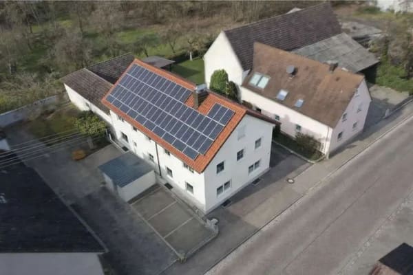 Immobilie in Jettingen-Scheppach - Großzügiges Zweifamilienhaus mit PV‑Anlage, viel Nebengelass (Provisionsfrei!)                       - Bild 2