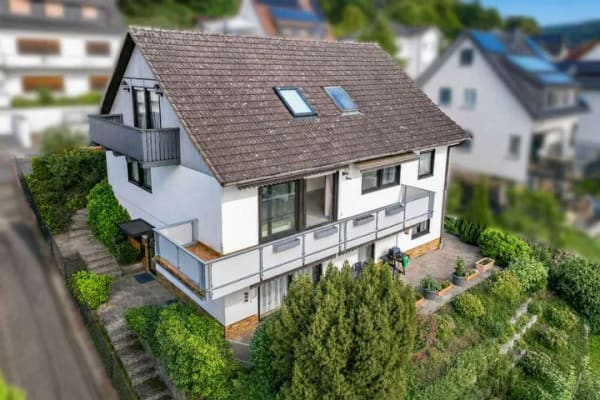 Immobilie in Bad Orb - Großzügiges Einfamilienhaus mit 2 Einliegerwohnungen in ruhiger Aussichtslage von Bad Orb - Bild 0