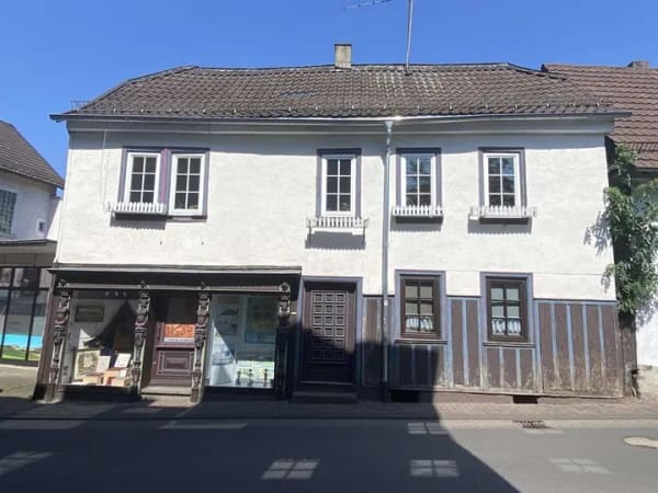 Immobilie in Schotten - Attraktive Rendite -  Denkmalgeschütztes Wohn- und Geschäftshaus in zentraler Lage von Schotten - Bild 0