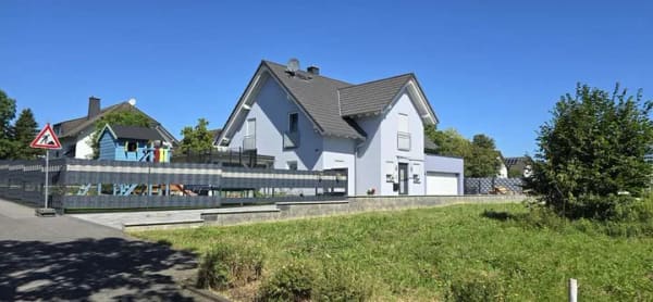 Immobilie in Girod - Einfamilienhaus mit Glasfaser, Solarthermie, Holzofen XXL Garage - Bild 0