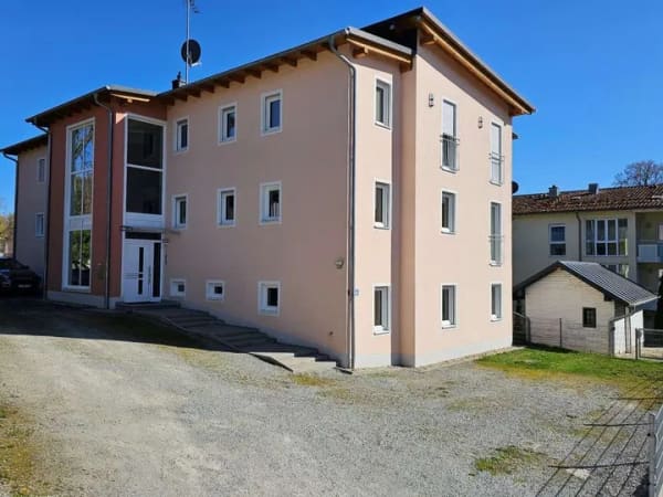 Immobilie in Aidenbach - Zwei Etagen, unendlich viel Raum: Terrasse, Garten und Balkon zum Genießen! - Bild 2