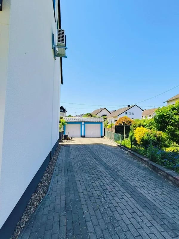 Immobilie in Plaidt - Modernisiertes Einfamilienhaus mit Einliegerwohnung und PV-Anlage | 210 m² | 2 Garagen | provisionsfre - Bild 1