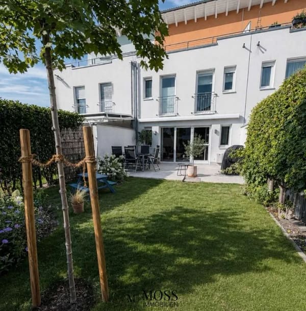 Immobilie in Heitersheim - Modernes Reihenmittelhaus in Heitersheim mit Garten, Dachterrasse & hochwertiger Ausstattung - Bild 1