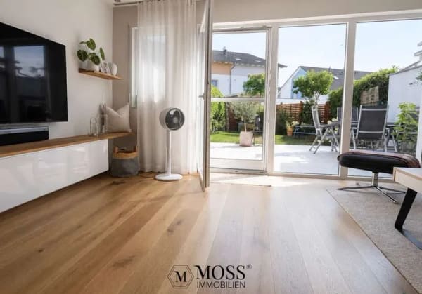 Immobilie in Heitersheim - Modernes Reihenmittelhaus in Heitersheim mit Garten, Dachterrasse & hochwertiger Ausstattung - Bild 2