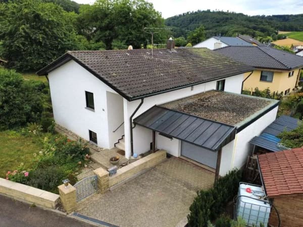 Immobilie in Löwenstein - Ein Zuhause mit Freiraum – Naturnah wohnen mit außergewöhnlichem Grundstücksangebot - Bild 1