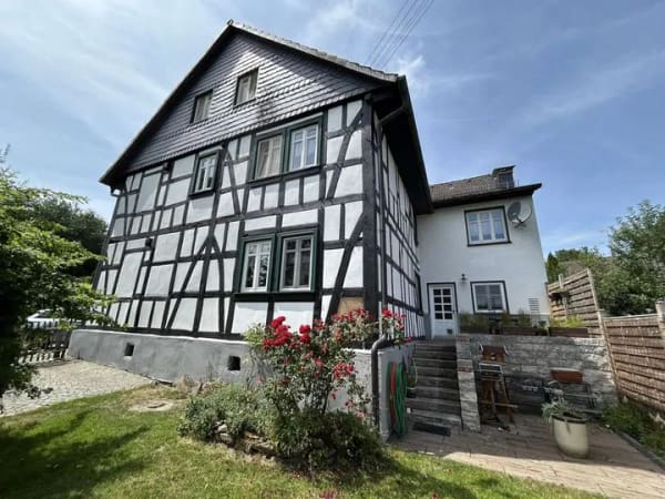 Immobilie in Weyerbusch - Nähe Weyerbusch, liebevoll modernisiertes Fachwerkhaus in ruhiger Lage, kein Denkmalschutz - Bild 1