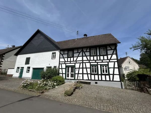 Immobilie in Weyerbusch - Nähe Weyerbusch, liebevoll modernisiertes Fachwerkhaus in ruhiger Lage, kein Denkmalschutz - Bild 2