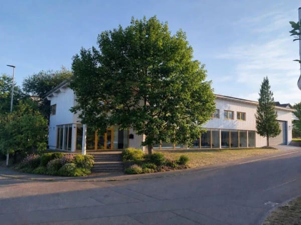 Immobilie in Auenwald - Vielseitig nutzbares Wohn- & Geschäftshaus mit großen Räumen, Halle und Garten - Bild 0