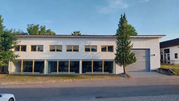 Immobilie in Auenwald - Vielseitig nutzbares Wohn- & Geschäftshaus mit großen Räumen, Halle und Garten - Bild 1