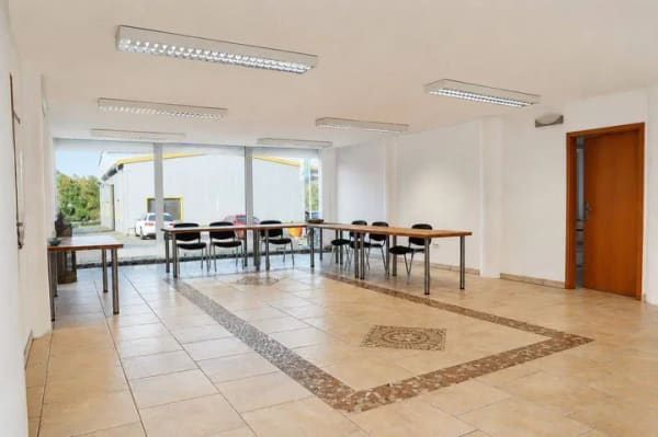 Immobilie in Auenwald - Vielseitig nutzbares Wohn- & Geschäftshaus mit großen Räumen, Halle und Garten - Bild 2