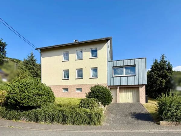 Immobilie in Burbach - Großzügiges Zweifamilienhaus mit Garage und vielseitigen Nutzungsmöglichkeiten - Bild 1