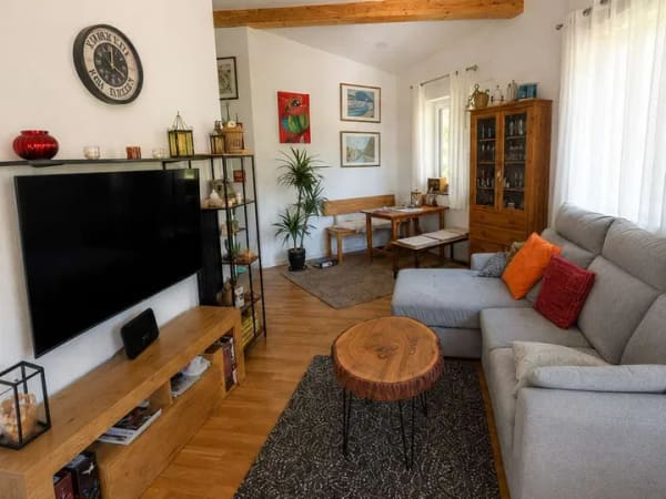 Immobilie in Neuhaus am Inn - Neuwertige 2,5-Zimmer-Wohnung mit 4 m Raumhöhe, Südbalkon, Aufzug und Tiefgarage - Bild 0