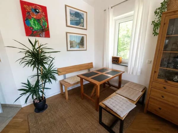 Immobilie in Neuhaus am Inn - Neuwertige 2,5-Zimmer-Wohnung mit 4 m Raumhöhe, Südbalkon, Aufzug und Tiefgarage - Bild 2