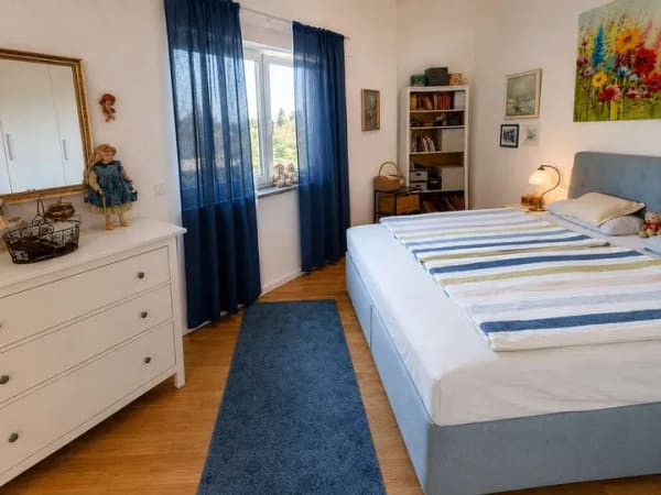 Immobilie in Neuhaus am Inn - Neuwertige 2,5-Zimmer-Wohnung mit 4 m Raumhöhe, Südbalkon, Aufzug und Tiefgarage - Bild 3