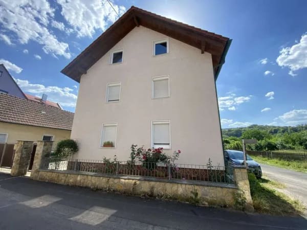 Immobilie in Eußenheim - Gepflegtes Zweifamilienhaus in Eußenheim 
mit Ausbaureserve im Dachgeschoss - Bild 1