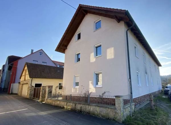 Immobilie in Eußenheim - Gepflegtes Zweifamilienhaus in Eußenheim 
mit Ausbaureserve im Dachgeschoss - Bild 2