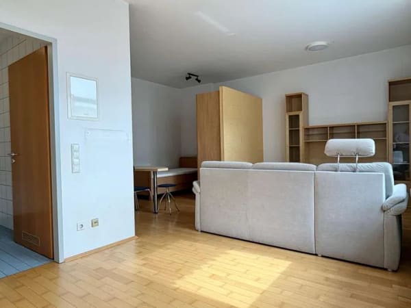 Immobilie in Nürtingen - Helle 1-Zimmer-Wohnung im Erdgeschoss mit Terrasse und Mitnutzung des Gartens - Bild 2