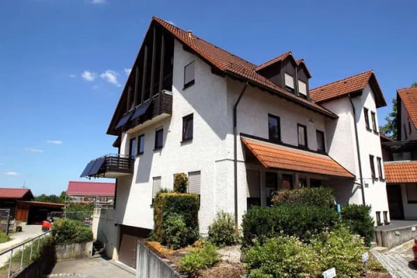 Immobilie in Großbettlingen - Großzügig und zentral wohnen mit großem Balkon - Bild 0