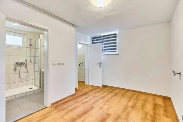 Immobilie in Neuhofen - Einfamilienhaus mit sonnigem, vielseitig nutzbarem Hofbereich - Bild 2