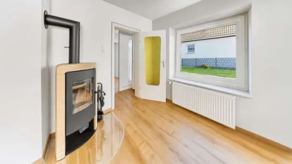 Immobilie in Neuhofen - Einfamilienhaus mit sonnigem, vielseitig nutzbarem Hofbereich - Bild 3