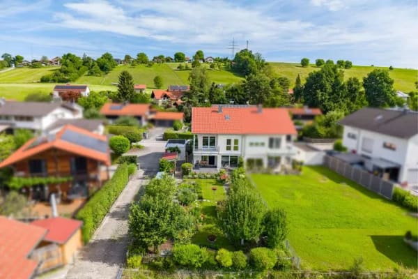 Immobilie in Rohrdorf - Attraktive Doppelhaushälfte in Lauterbach – Wohngenuss mit Alpenblick - Bild 0