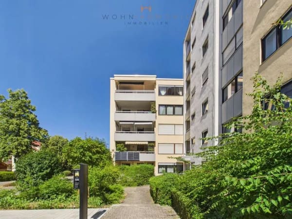 Immobilie in Remseck am Neckar - Großzügige 3,5 Zimmer Wohnung mit Balkon, Aufzug & Einzelgarage - Bild 0