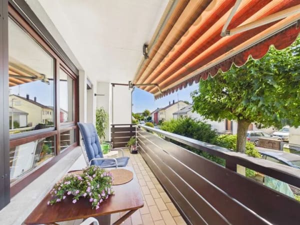 Immobilie in Kirchheim am Neckar - Helle Hochparterre-Wohnung mit Balkon & idyllischem Garten in ruhiger Lage - Bild 2