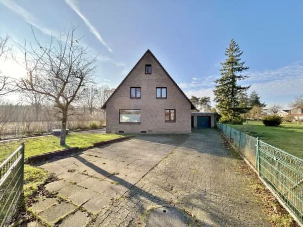 Immobilie in Groß Grönau - 3-Parteien-Haus in Groß Grönau mit großem Eigenlandgrundstück - - Bild 1