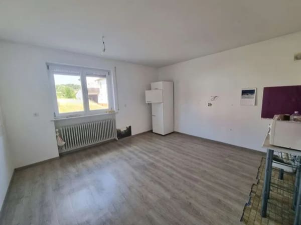 Immobilie in Rattelsdorf - Charmantes Einfamilienhaus mit zwei Wohneinheiten, großem Hof, Scheune und Grünfläche! - Bild 3