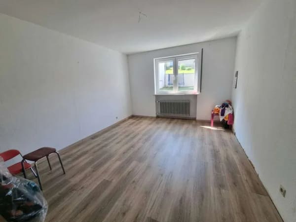 Immobilie in Rattelsdorf - Charmantes Einfamilienhaus mit zwei Wohneinheiten, großem Hof, Scheune und Grünfläche! - Bild 4