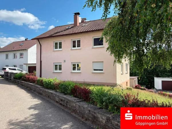 Immobilie in Rechberghausen - Vielseitig nutzbares Zweifamilienhaus mit Garten und zwei Garagen - Bild 0