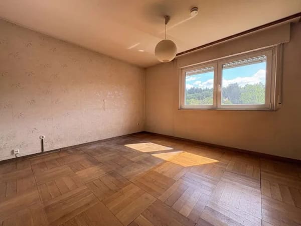 Immobilie in Rechberghausen - Vielseitig nutzbares Zweifamilienhaus mit Garten und zwei Garagen - Bild 2