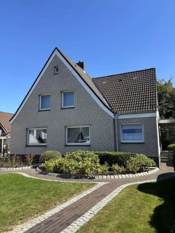 Immobilie in Schönkirchen - Solides, großzügiges Einfamilienhaus in zentgraler Lage - Bild 0