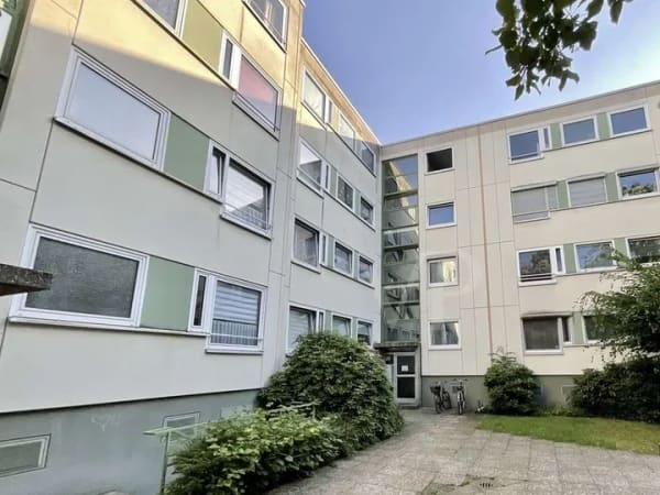 Immobilie in Laatzen - Viel Platz, viele Möglichkeiten - vermietete 5-Zimmer-Wohnung mit 2 Balkonen in Laatzen! - Bild 1