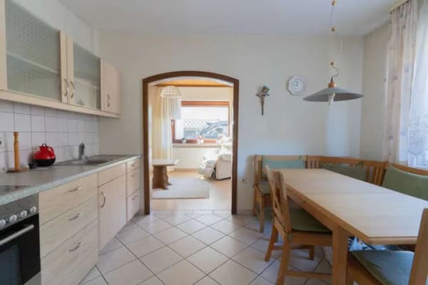 Immobilie in Schriesheim - Charmante & lichtdurchflutete DHH mit Terrasse, Garage und vielseitigen Nutzungsmöglichkeiten! - Bild 2
