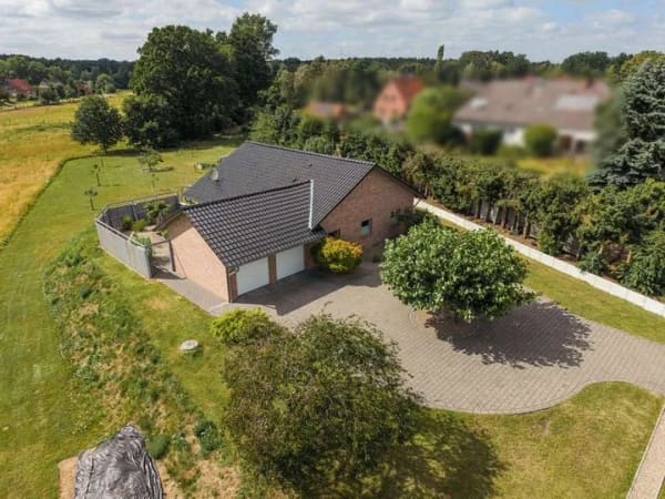 Immobilie in Thomasburg - Hochwertiger Bungalow mit weitläufigem Garten in Thomasburg, östlich von Lüneburg - Bild 0