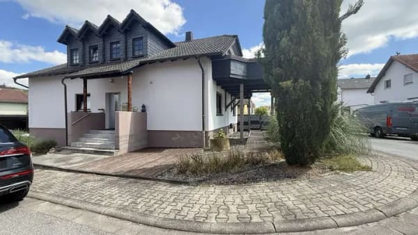 Immobilie in Appenheim - Modernes Ein- bis Zweifamilienhaus mit Pool, Sauna und großzügigem Grundstück in Appenheim - Bild 0