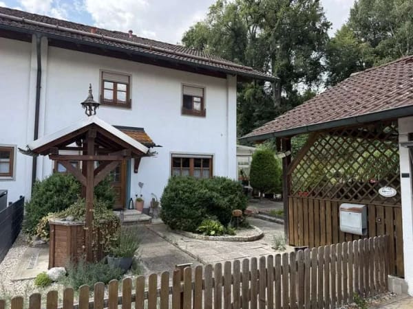Immobilie in Kraiburg - Gelegenheit-Doppelhaushälfte mit 2.177 qm Parkgrundstück - Bild 0