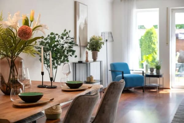 Immobilie in Aschheim - Ein familienfreundliches Haus mit außergewöhnlichem Grünblick, Garten und 2 TG-Plätze - nahe München - Bild 1