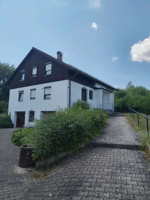 Immobilie in Tann - Großzügiges Ein- oder Zweifamilienhaus, vielseitig nutzbar & mit Entwicklungspotenzial - Bild 0